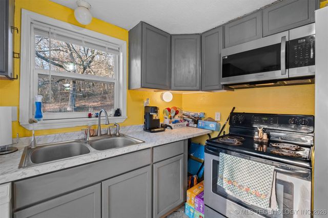 474018 E 660 Road, Watts, OK 74964