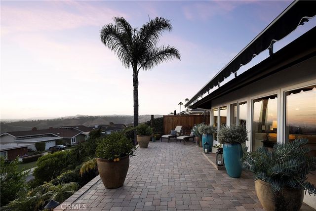 327 Calle Felicidad, San Clemente, CA 92672
