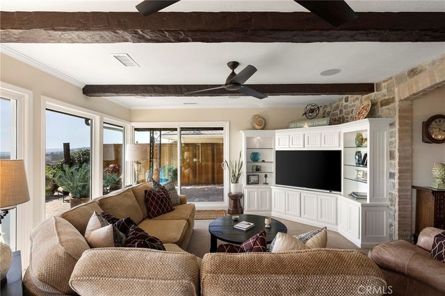 327 Calle Felicidad, San Clemente, CA 92672