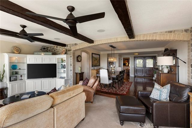 327 Calle Felicidad, San Clemente, CA 92672