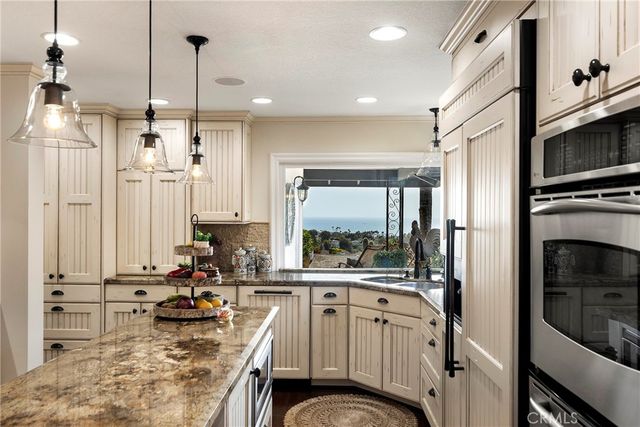 327 Calle Felicidad, San Clemente, CA 92672