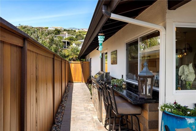 327 Calle Felicidad, San Clemente, CA 92672