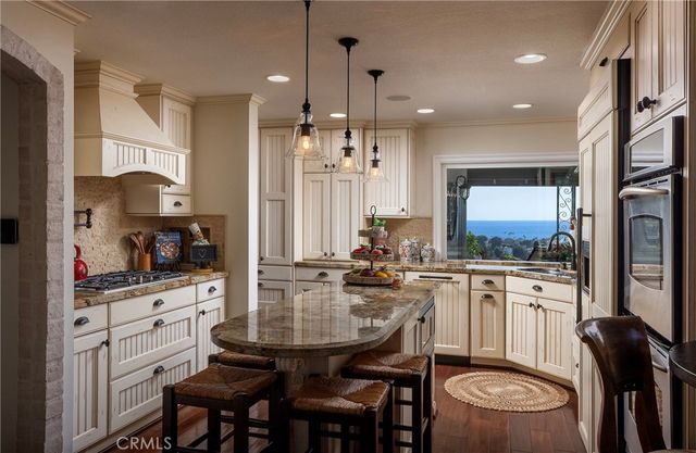 327 Calle Felicidad, San Clemente, CA 92672