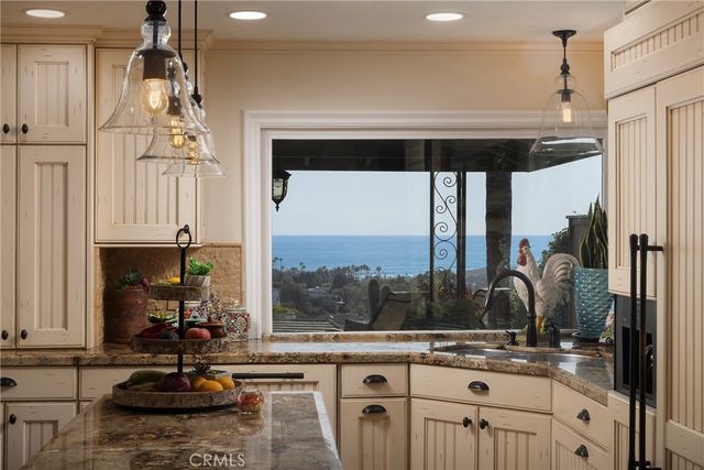 327 Calle Felicidad, San Clemente, CA 92672