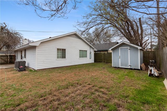 2919 Fairchild Drive, Bryan, TX 77803