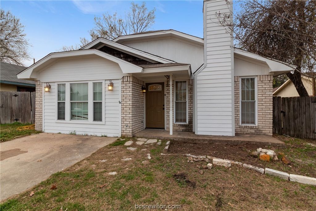 2919 Fairchild Drive, Bryan, TX 77803