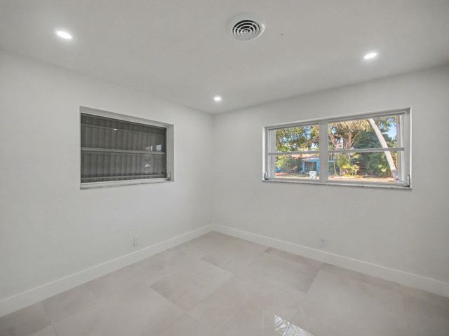 1940 NW 32 Nd Street, Oakland Park, FL 33309