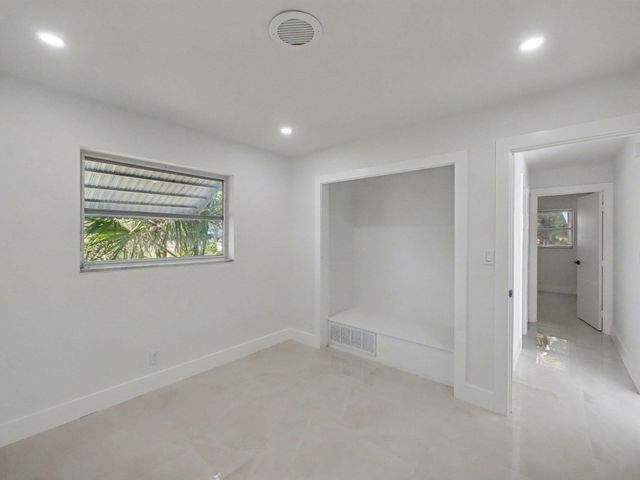 1940 NW 32 Nd Street, Oakland Park, FL 33309