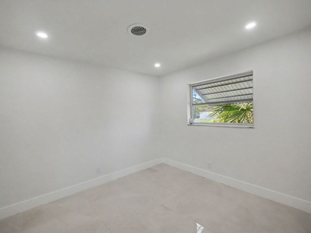 1940 NW 32 Nd Street, Oakland Park, FL 33309