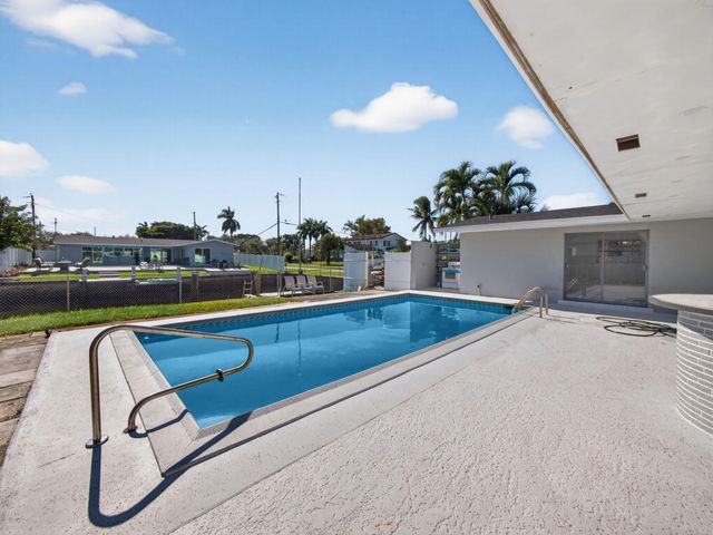 1940 NW 32 Nd Street, Oakland Park, FL 33309