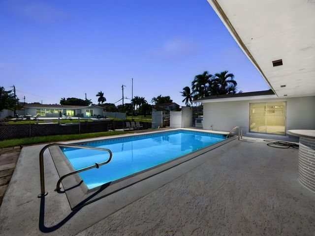 1940 NW 32 Nd Street, Oakland Park, FL 33309