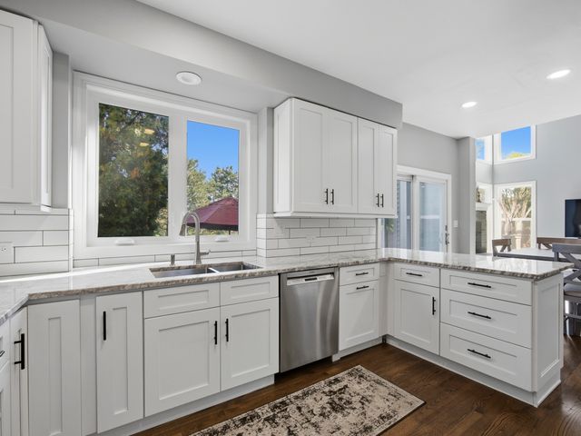 2559 Walnut Avenue, Geneva, IL 60134