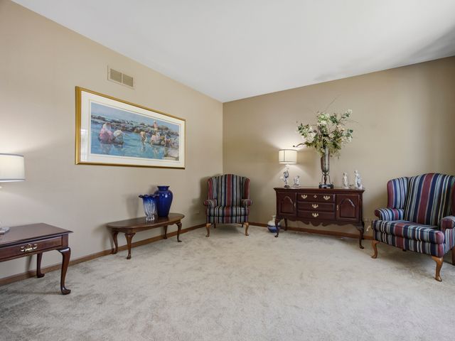 2559 Walnut Avenue, Geneva, IL 60134