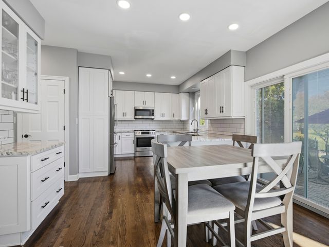 2559 Walnut Avenue, Geneva, IL 60134