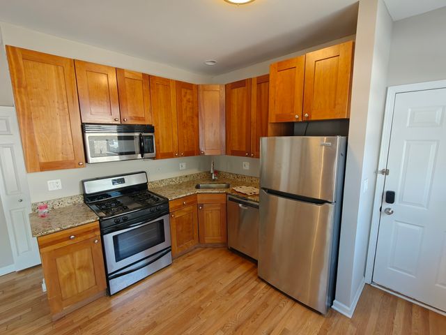 3745 W Argyle Street 1, Chicago, IL 60625