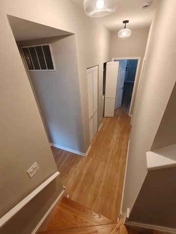 3745 W Argyle Street 1, Chicago, IL 60625