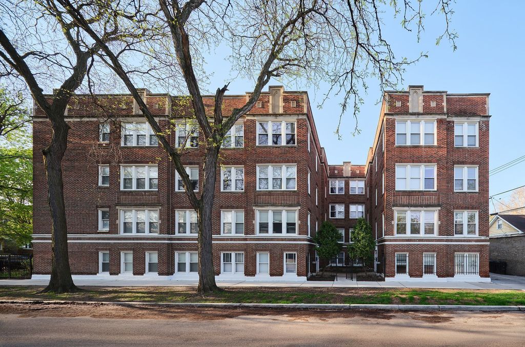 3745 W Argyle Street 1, Chicago, IL 60625