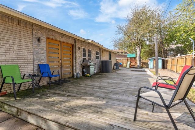 1113 Edwards Court S, Irving, TX 75062