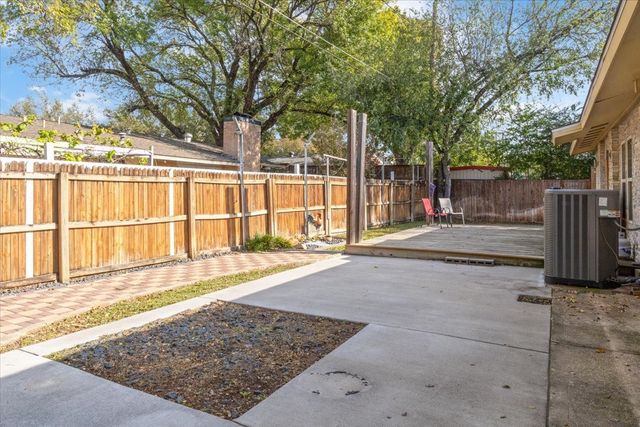 1113 Edwards Court S, Irving, TX 75062