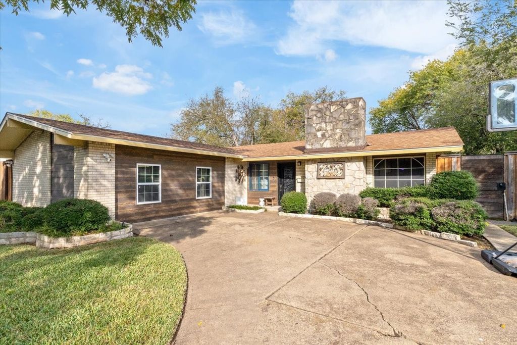 1113 Edwards Court S, Irving, TX 75062