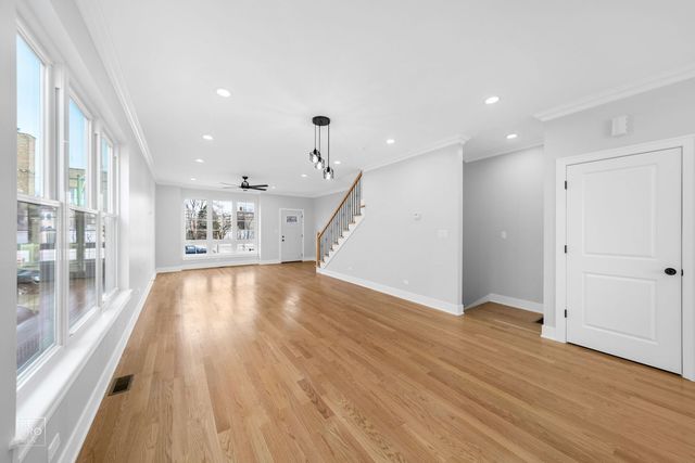 4241 W Walton Street, Chicago, IL 60651