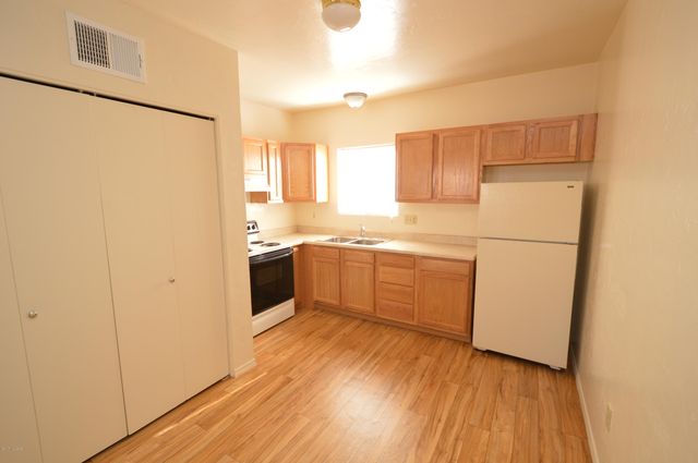 1618 N Columbus Boulevard, Tucson, AZ 85712