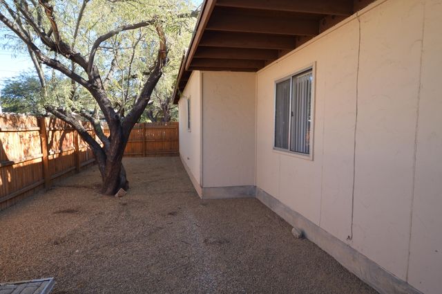 1618 N Columbus Boulevard, Tucson, AZ 85712