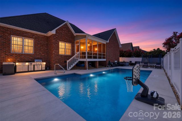 1719 30th Avenue Court NE, Hickory, NC 28601