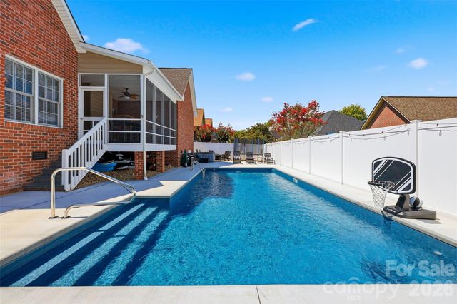 1719 30th Avenue Court NE, Hickory, NC 28601