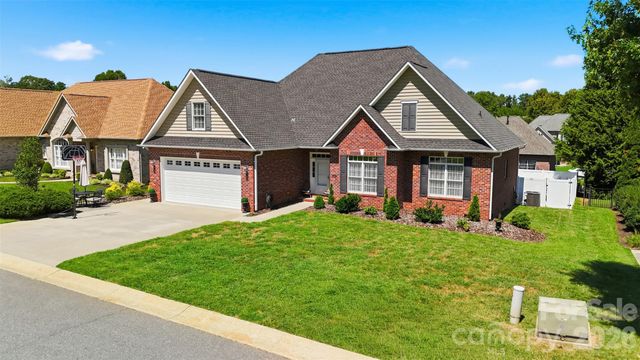1719 30th Avenue Court NE, Hickory, NC 28601