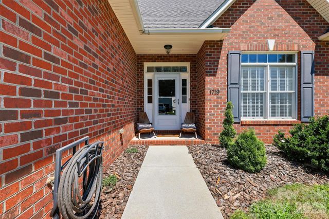 1719 30th Avenue Court NE, Hickory, NC 28601