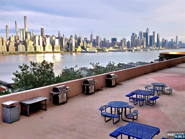 6600 Boulevard East 22N, West New York, NJ 07093