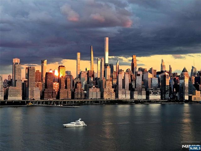 6600 Boulevard East 22N, West New York, NJ 07093
