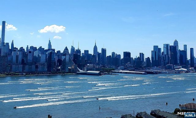 6600 Boulevard East 22N, West New York, NJ 07093
