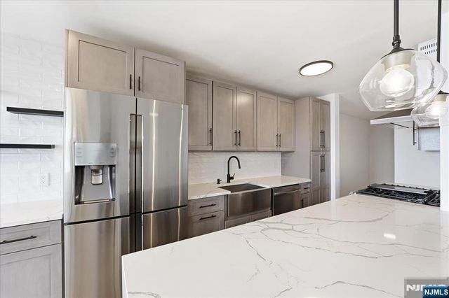 6600 Boulevard East 22N, West New York, NJ 07093