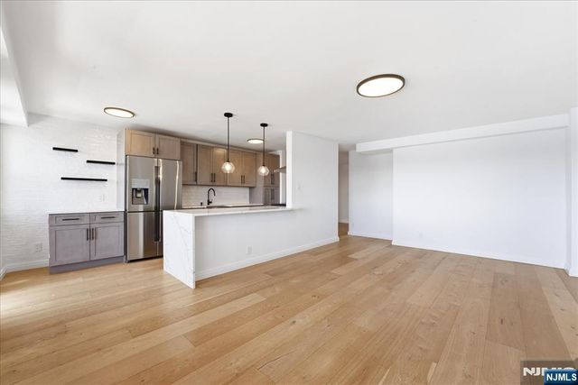 6600 Boulevard East 22N, West New York, NJ 07093