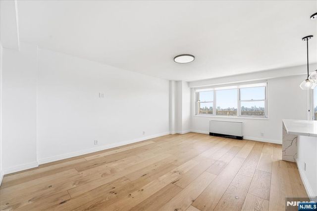 6600 Boulevard East 22N, West New York, NJ 07093
