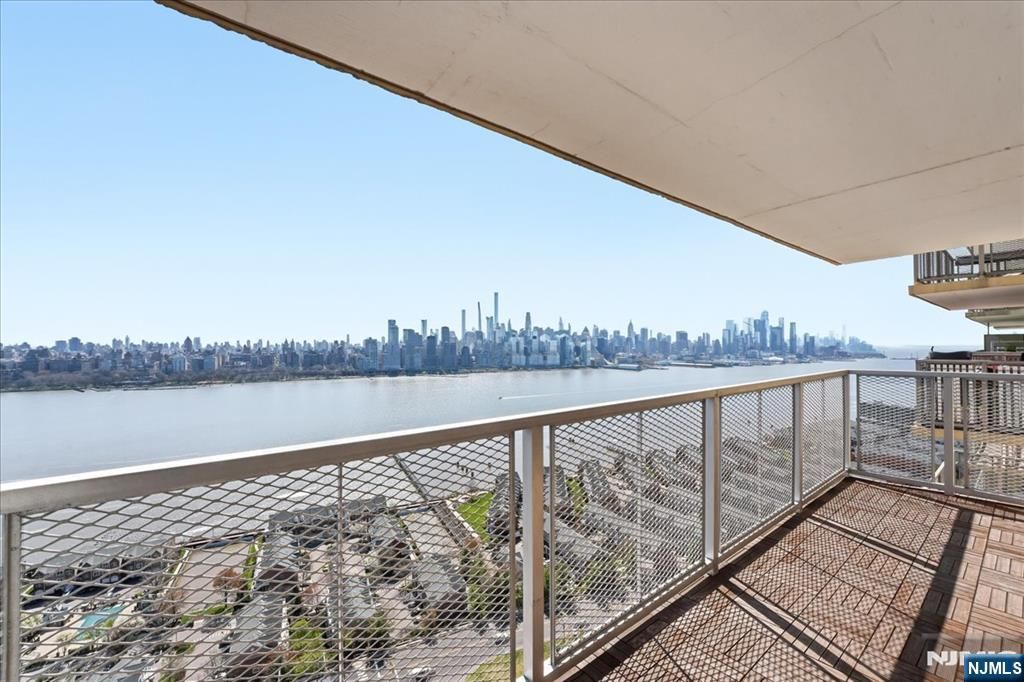 6600 Boulevard East 22N, West New York, NJ 07093