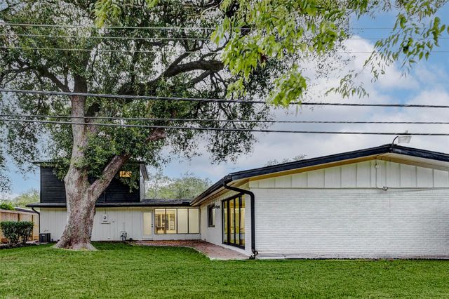 9219 Timberside Drive, Houston, TX 77025