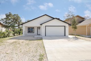421 rainbow, Lakehills, TX 78063