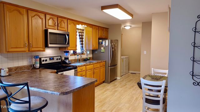 212 Oak Place, Blountville, TN 37617