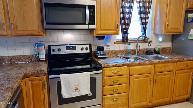 212 Oak Place, Blountville, TN 37617