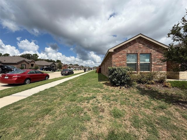 424 Amory Street, Azle, TX 76020
