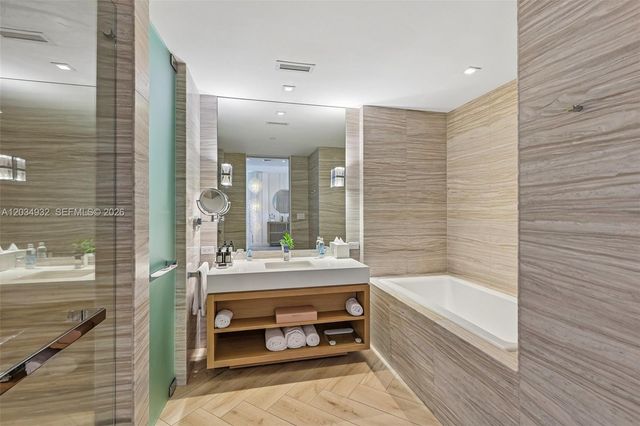 2201 Collins Avenue 1019, Miami Beach, FL 33139
