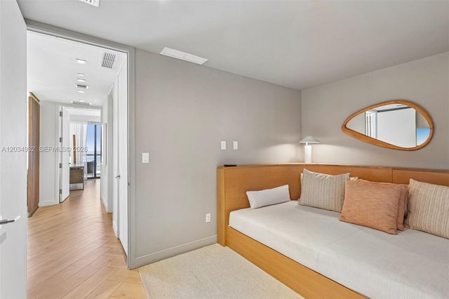 2201 Collins Avenue 1019, Miami Beach, FL 33139