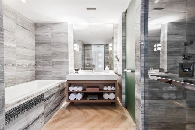 2201 Collins Avenue 1019, Miami Beach, FL 33139