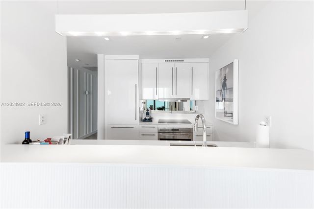 2201 Collins Avenue 1019, Miami Beach, FL 33139