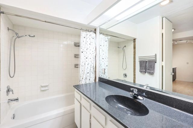3050 Rue Dorleans 202, San Diego, CA 92110