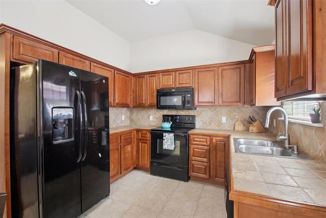 3616 Green Apple Place, Moore, OK 73160