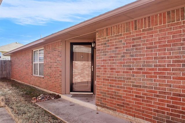 3616 Green Apple Place, Moore, OK 73160